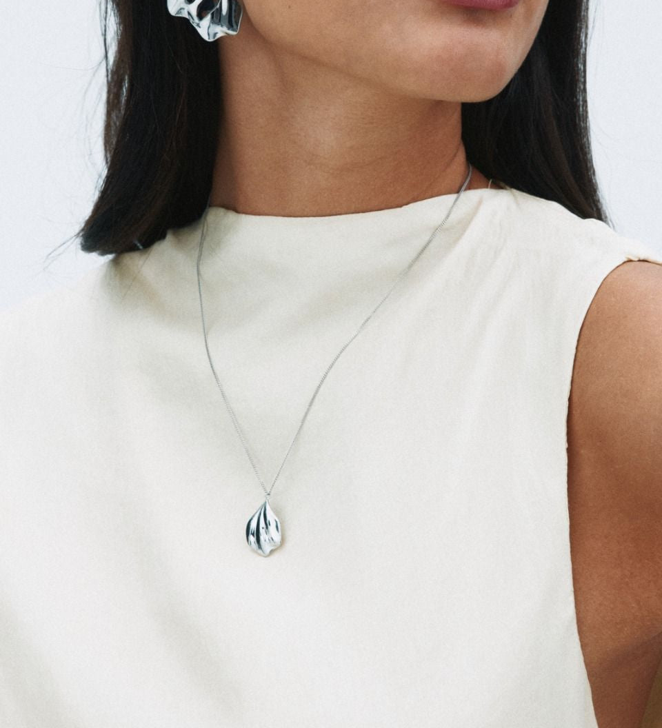 edblad-petal-necklace-s-silver-cu-130444.jpg