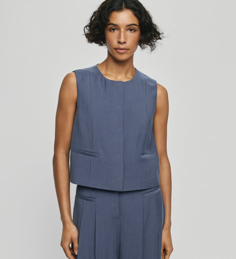 msch-copenhagen-mschfrode-waistcoat_900x1126c.jpg