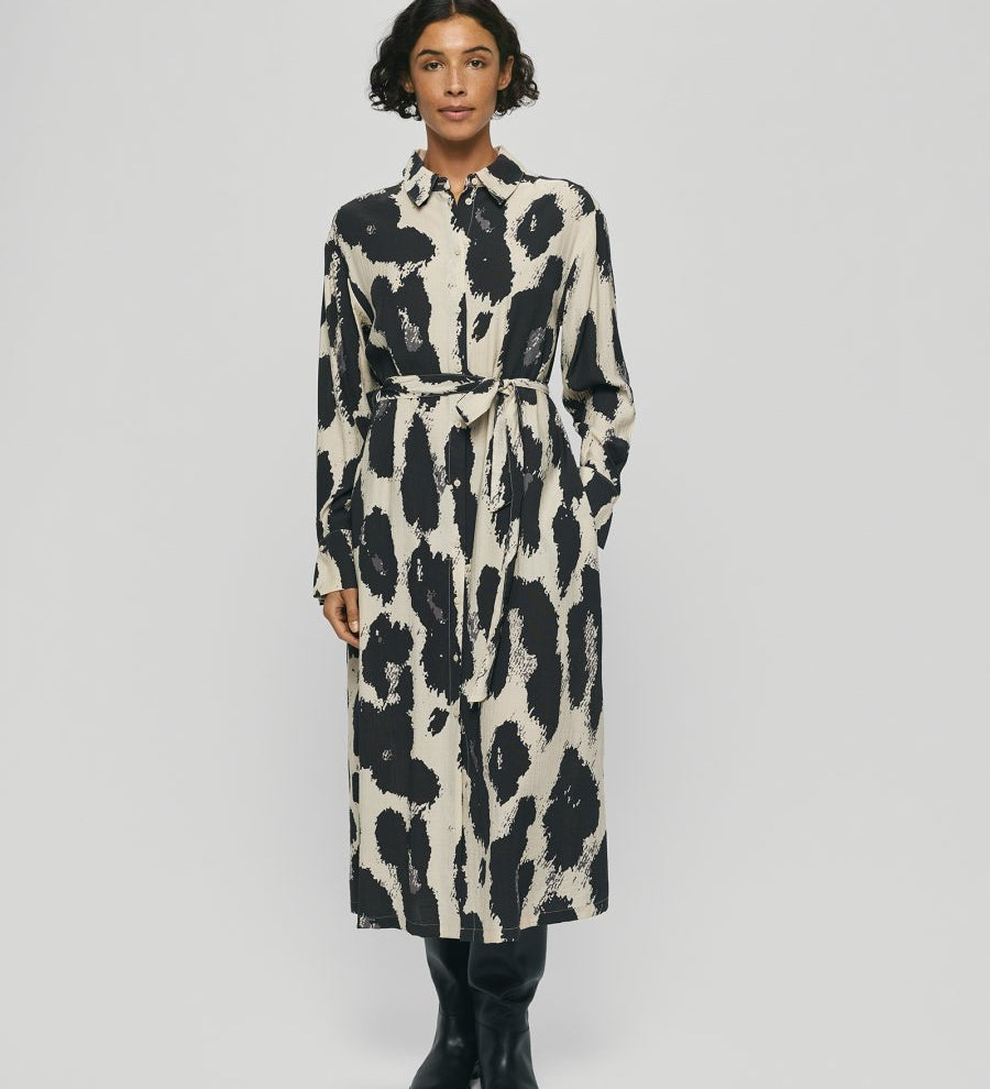 msch-copenhagen-mschkaralie-jusia-shirt-dress-aop_900x1126c.jpg