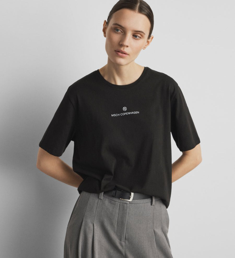 msch-copenhagen-mschtheana-organic-icon-logo-tee_900x1126c_7eb47025-3950-4eed-8478-3c08ee4c735d.jpg