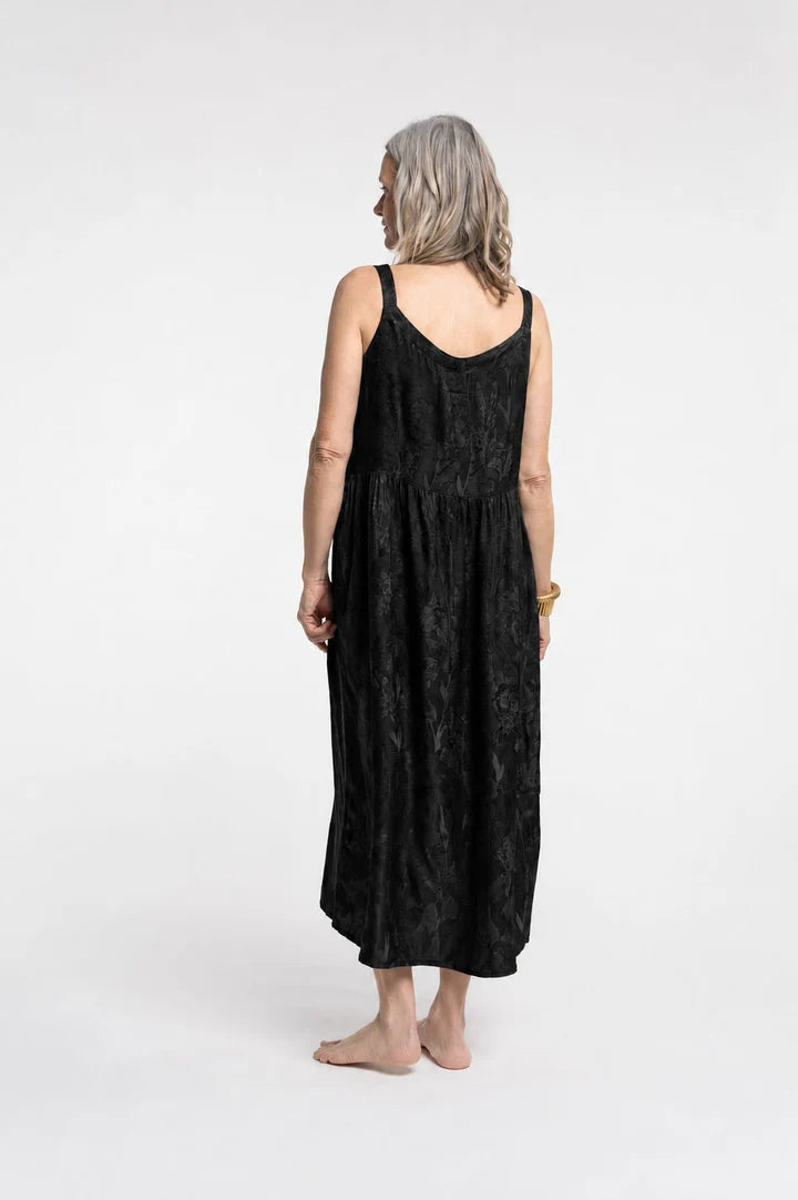 New Lands Marvel Dress | Black