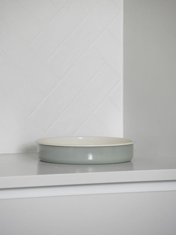 Citta Enamel Round Baking Tray | Dark Grey Cream Large