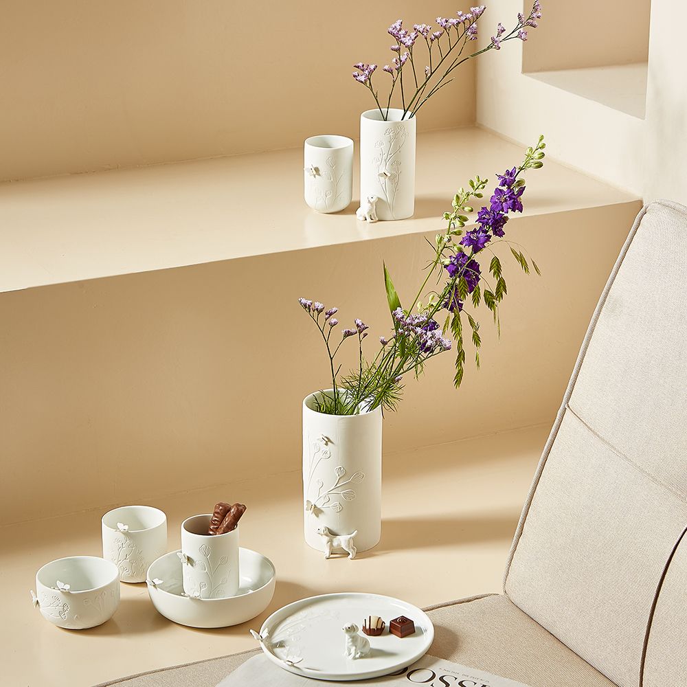 Radar Porcelain Vase Dog Sitting | White