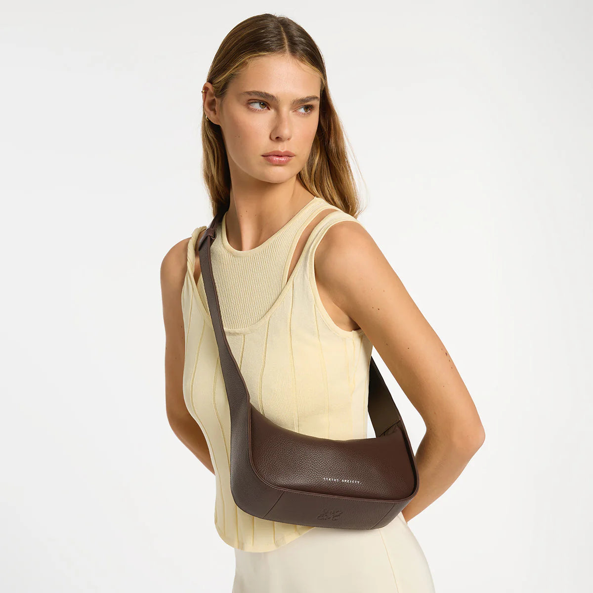 status-anxiety-bag-haven-cocoa-2-lifestyle-img.webp