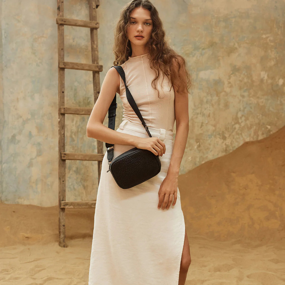 Status Anxiety Plunder Bag Webb Strap Black Bubble