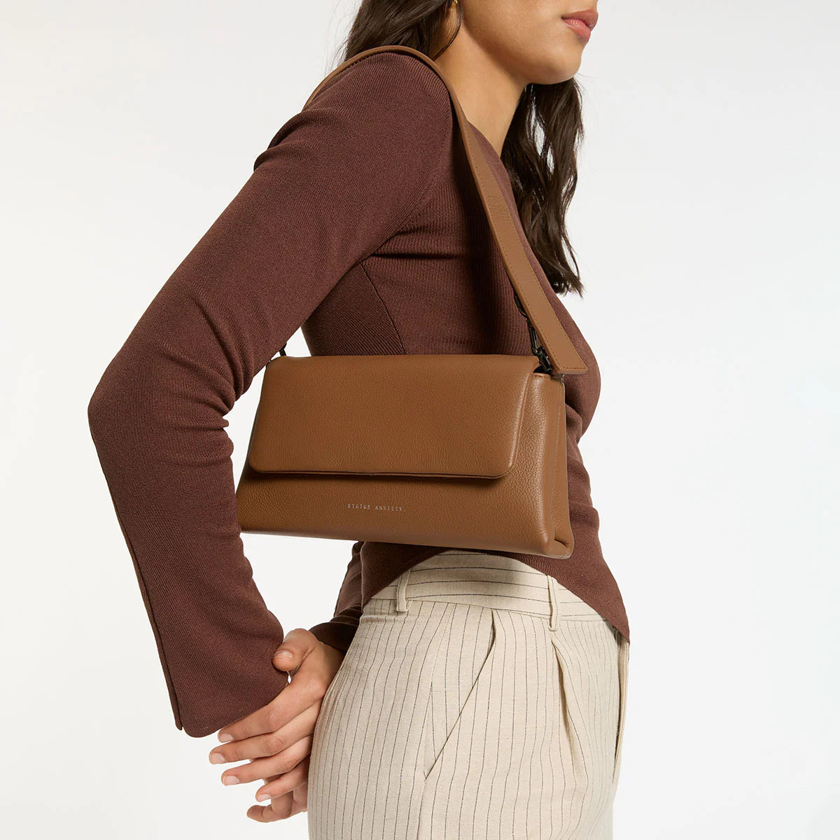 status-anxiety-bag-zenith-camel-3-lifestyle-img_b36d564f-8be2-42cc-bb45-bf5048fb2c9b.webp