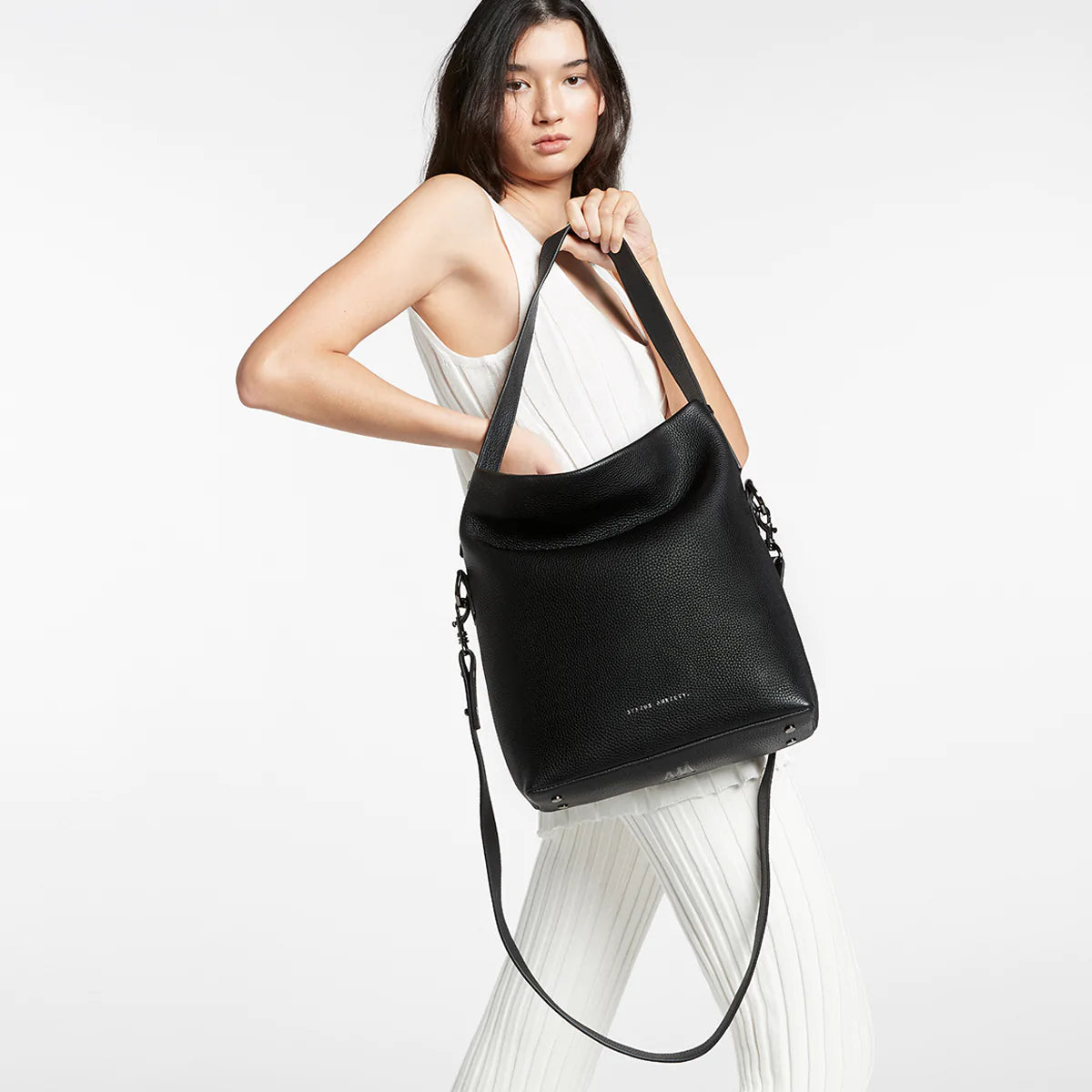 status-anxiety-bag-ready-and-willing-black-2-lifestyle-img.webp